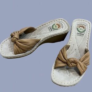 EARTH SPIRIT NWOB Liberty tan small platform sandal slides with a knitted front
